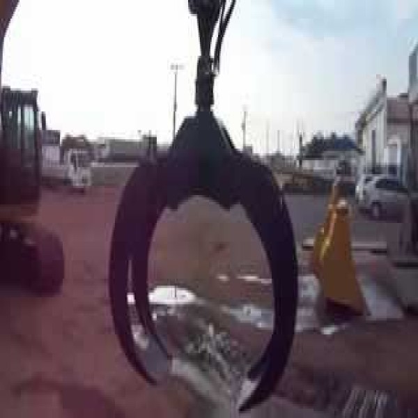 Pinça florestal para trator
