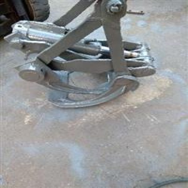 Pinça florestal para trator