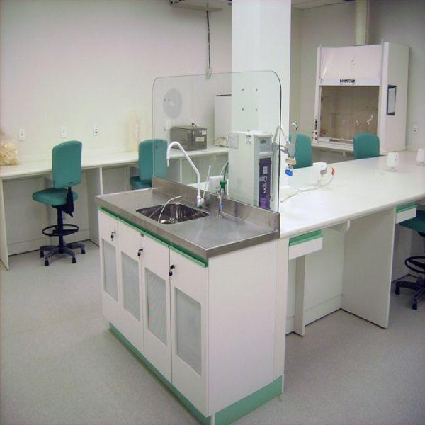 Mobiliário para laboratório de análises clínicas
