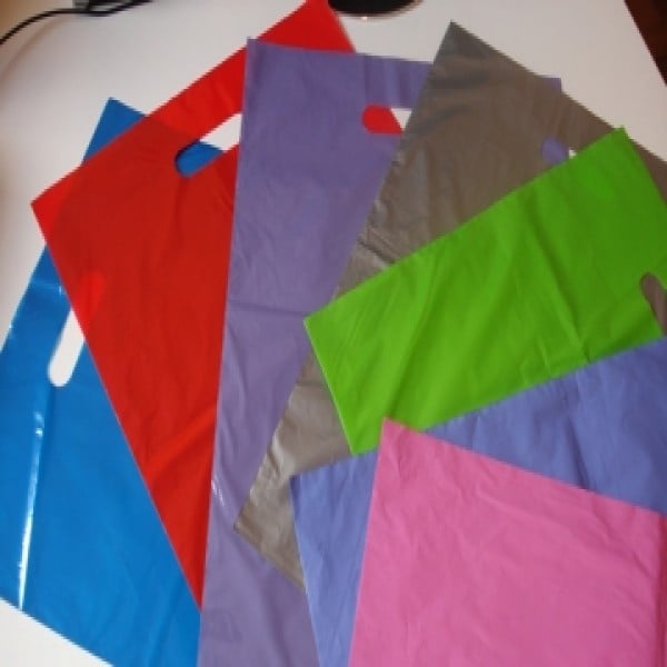 Sacolas plásticas coloridas