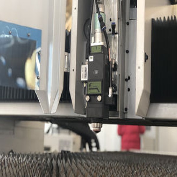 Corte a laser aço carbono