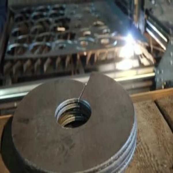 Corte a laser aço