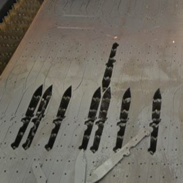 Corte a laser em chapa de aço inox