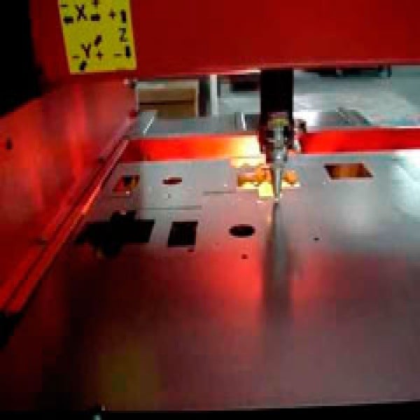 Corte a laser em chapa de metal
