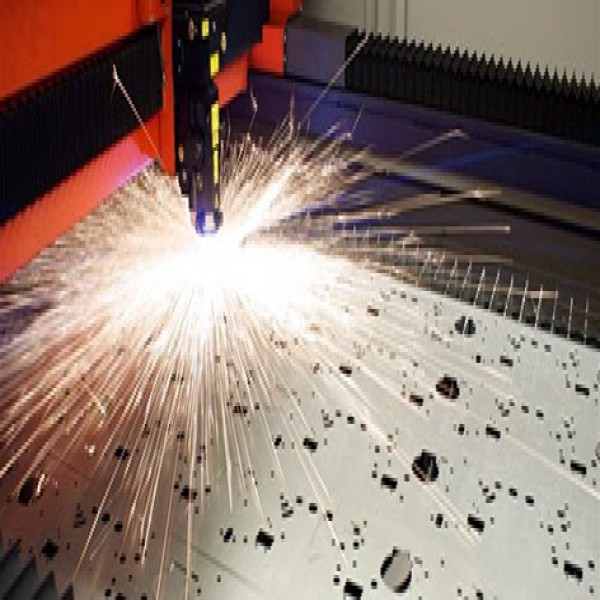 Corte a laser em chapa de metal