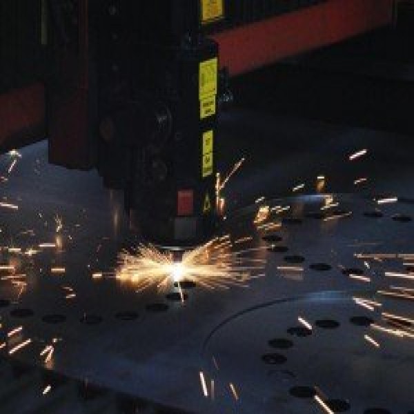 Corte a laser em chapa de metal