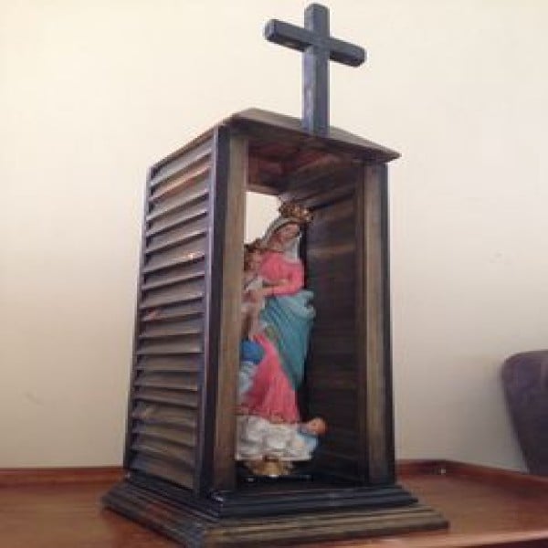 Oratório de madeira