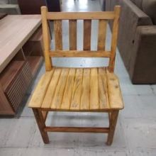 Cadeira rústica de madeira