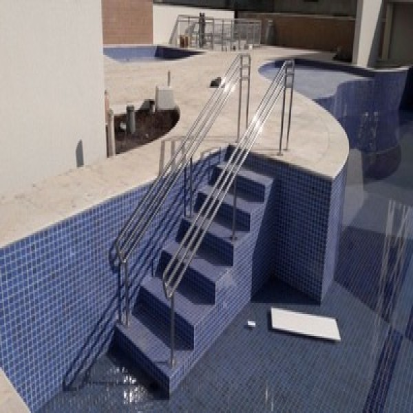 Corrimão de escada em aço inox 