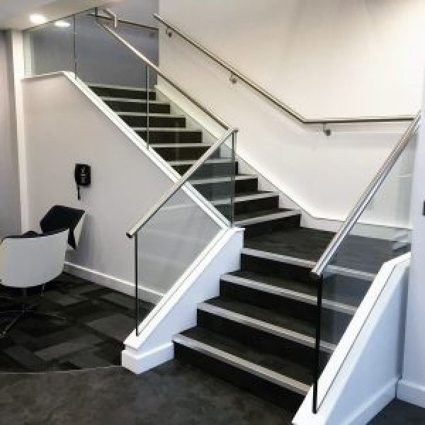 Corrimão de escada em aço inox 