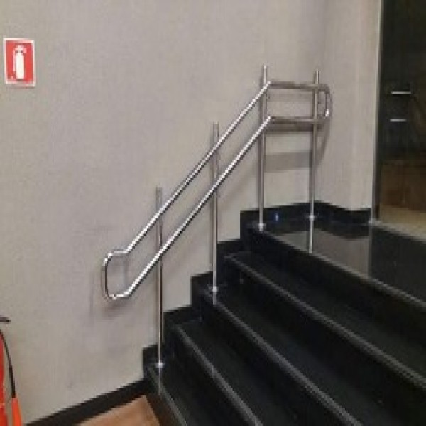 Corrimão duplo de inox