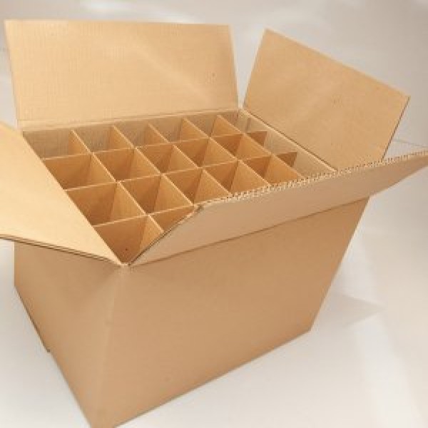 Caixa de papelão tipo maleta