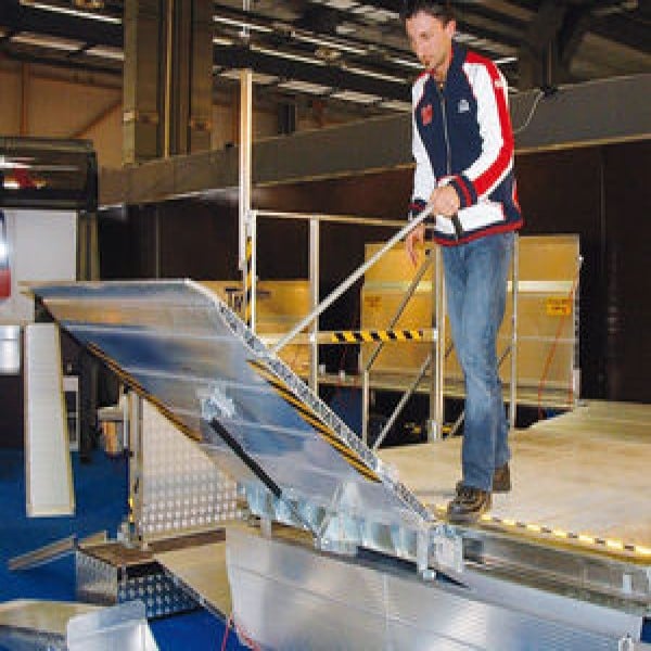 Plataforma niveladora de doca manual