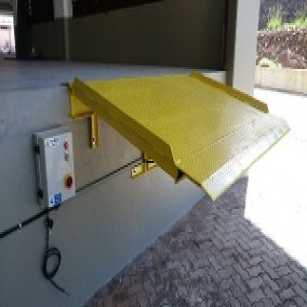 Plataforma niveladora de doca manual