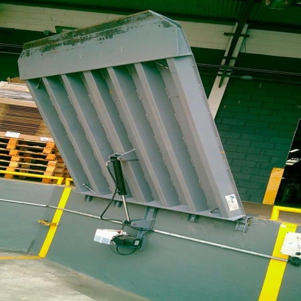 Plataforma niveladora de doca