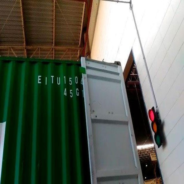 Semáforo com sensores para doca