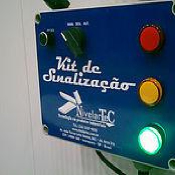Semáforo com sensores para doca