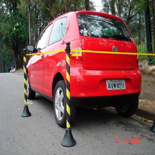 Pedestal com corrente plástica
