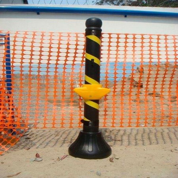 Pedestal com corrente plástica