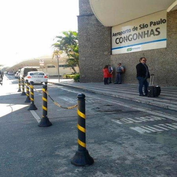 Pedestal com corrente plástica