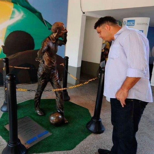 Pedestal com corrente plástica