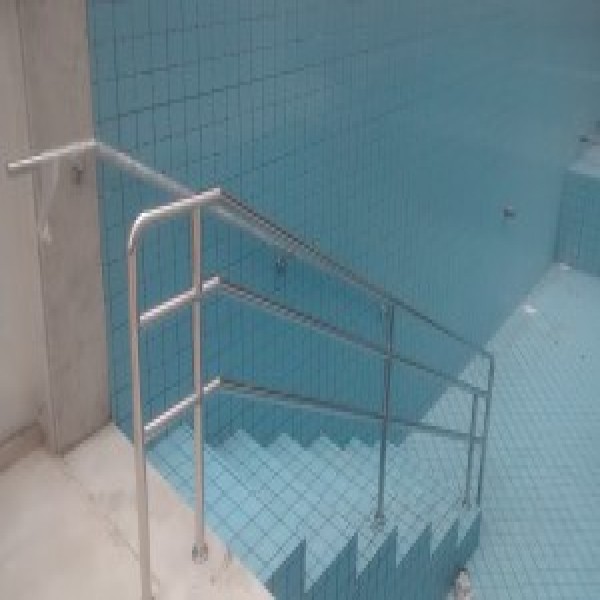 corrimão de inox para piscina
