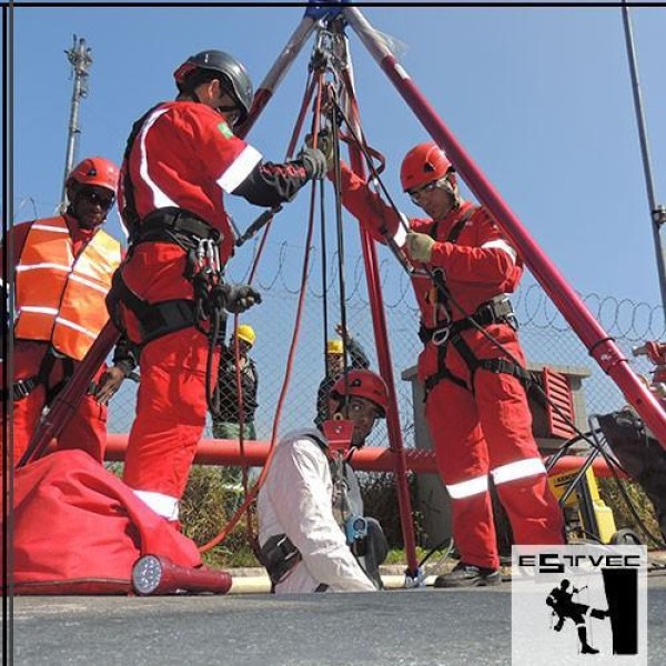 Resgate para trabalho em espaço confinado