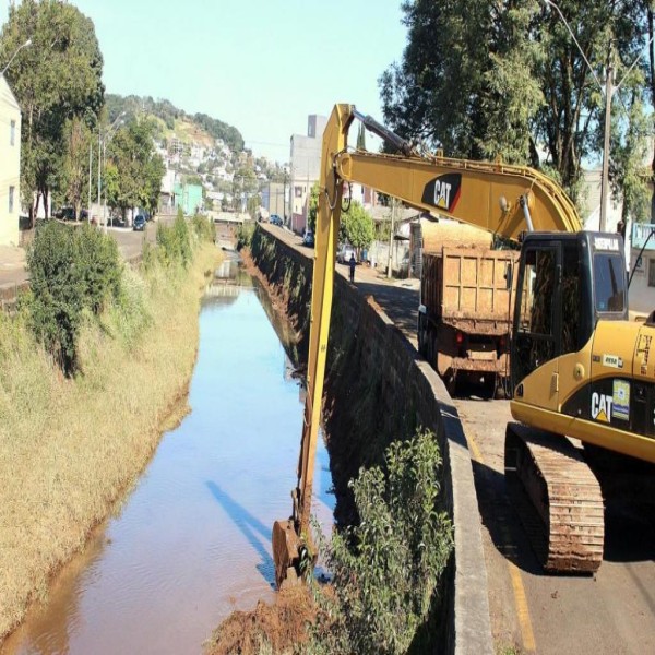 Desassoreamento de rios e lagos