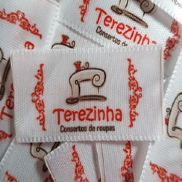 Etiquetas de cetim