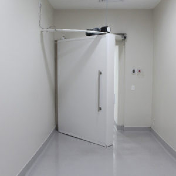 porta de radioterapia motorizada