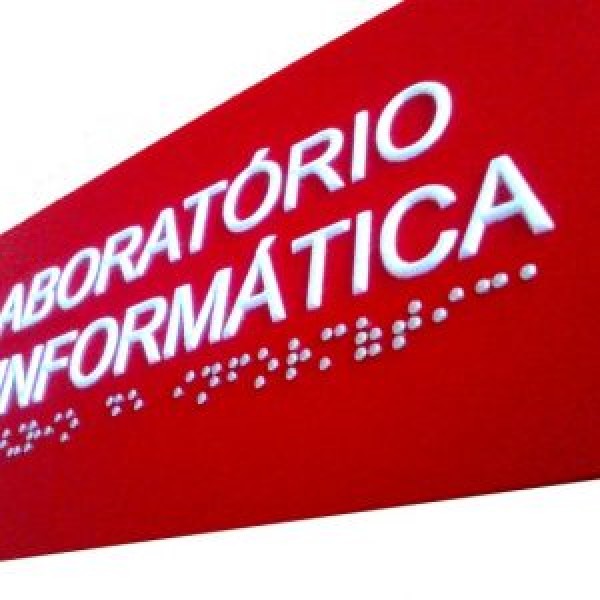 Sinalização em braille para corrimão