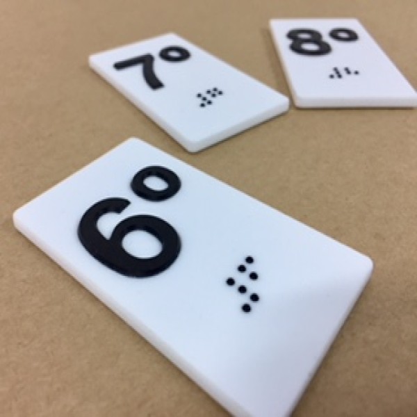 Sinalização em braille para corrimão
