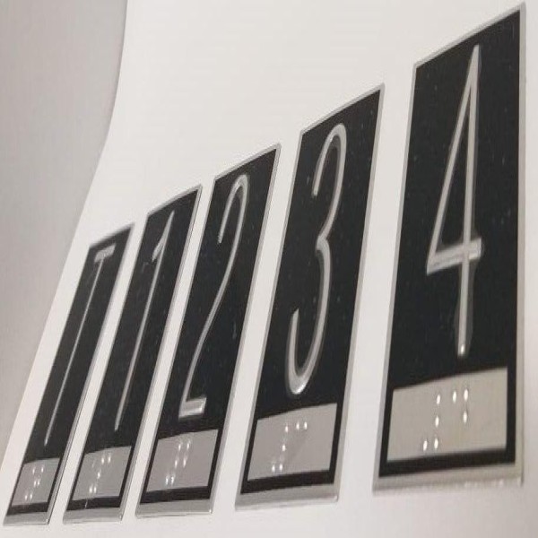 Placa em braille para elevadores