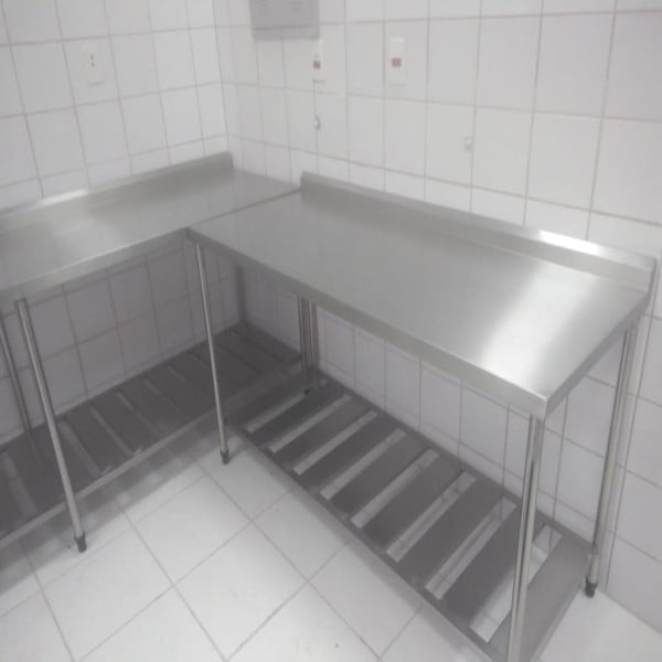 Bancada de inox com cuba