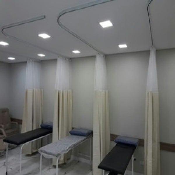 Cortina divisória hospitalar