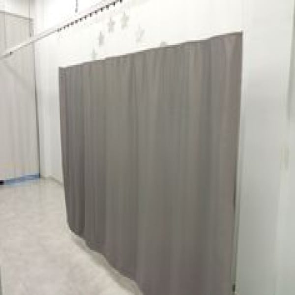 Cortina divisória hospitalar