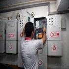 instalação de iluminação de emergência