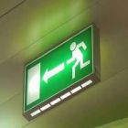 Instalação de iluminação de emergência