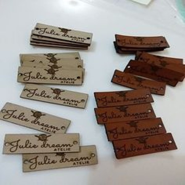 Etiqueta couro sintético personalizada