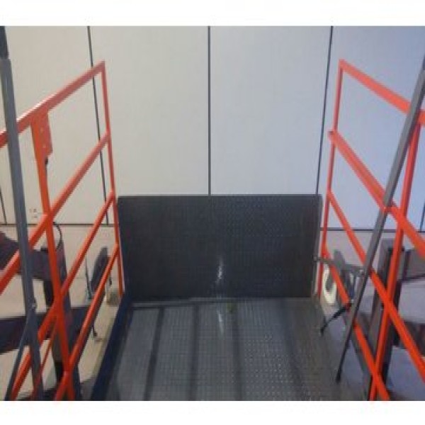 Plataforma elevatória para doca