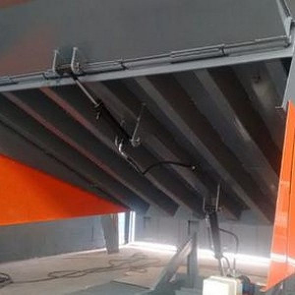 Plataforma niveladora de doca embutida