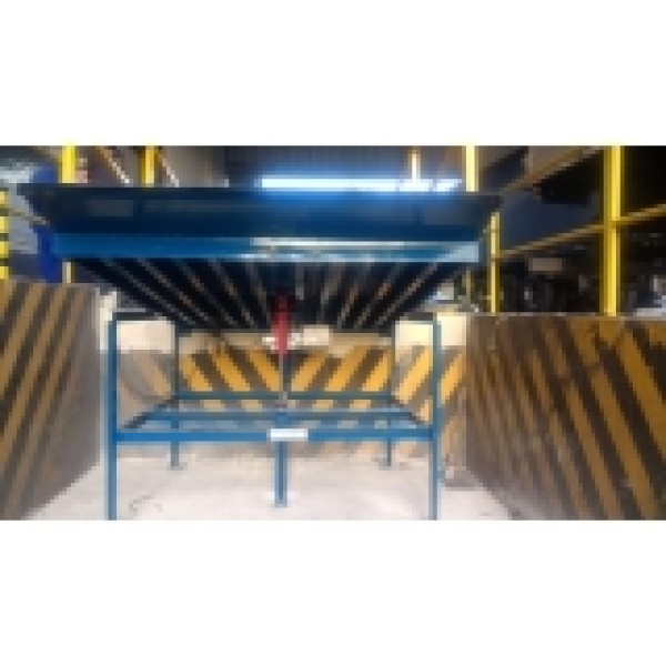 Plataforma niveladora de doca embutida