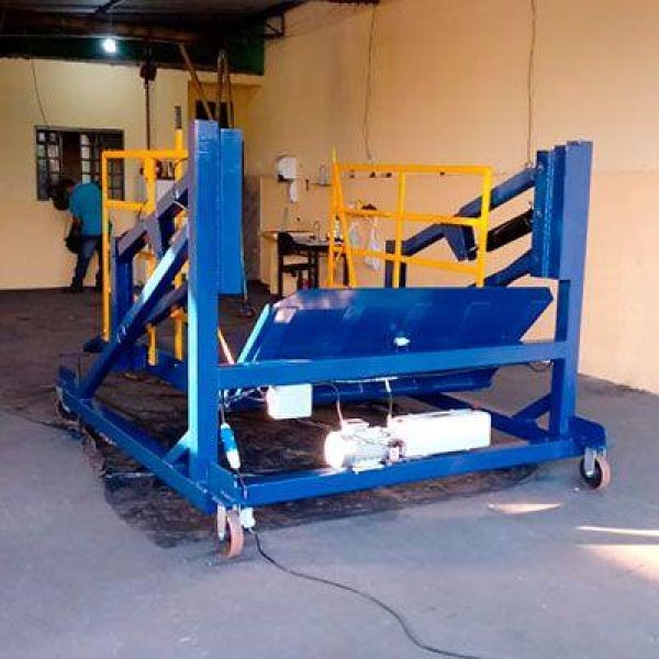 Plataforma niveladora de doca hidráulica