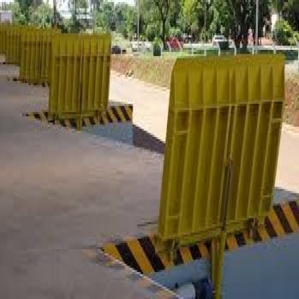 Plataforma niveladora de doca hidráulica