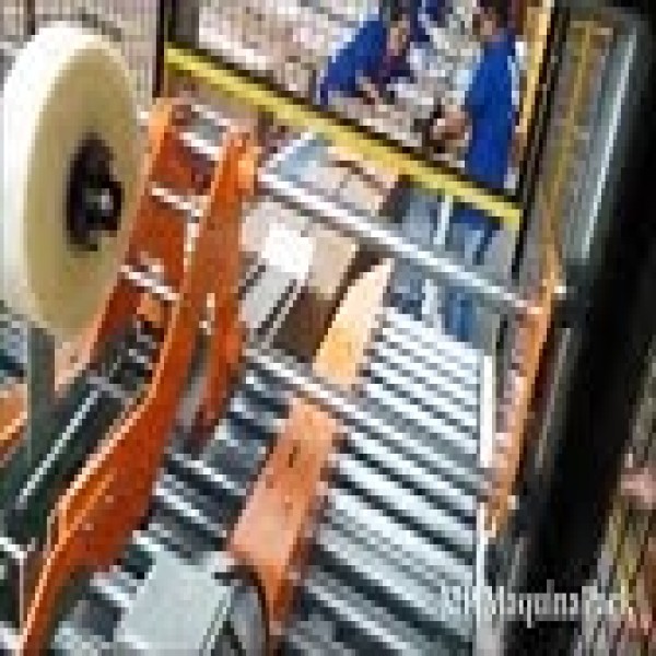 Mesa elevadora com esteira transportadora