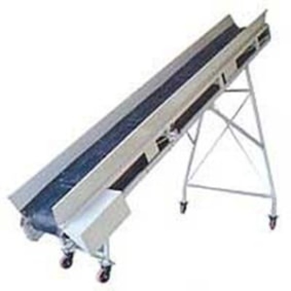 Mesa elevadora com esteira transportadora