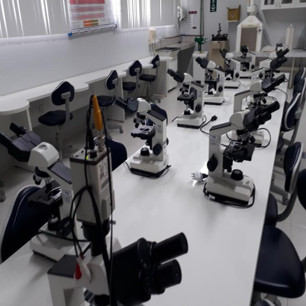 Bancada para laboratório para faculdade