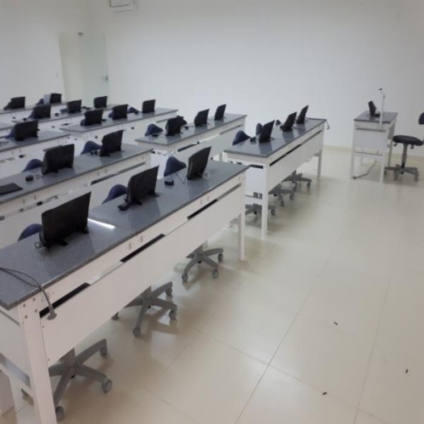 Bancada para laboratório para faculdade