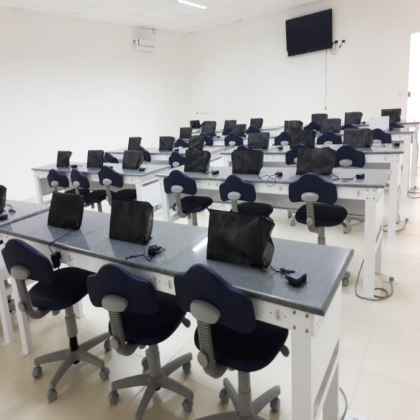 Bancada para laboratório para faculdade