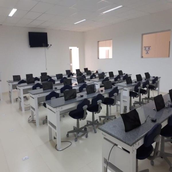 Bancada para laboratório para faculdade